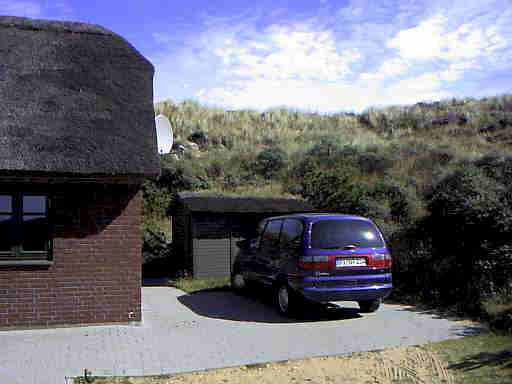 Die Parkpltze auf der Ostseite des Ferienhauses