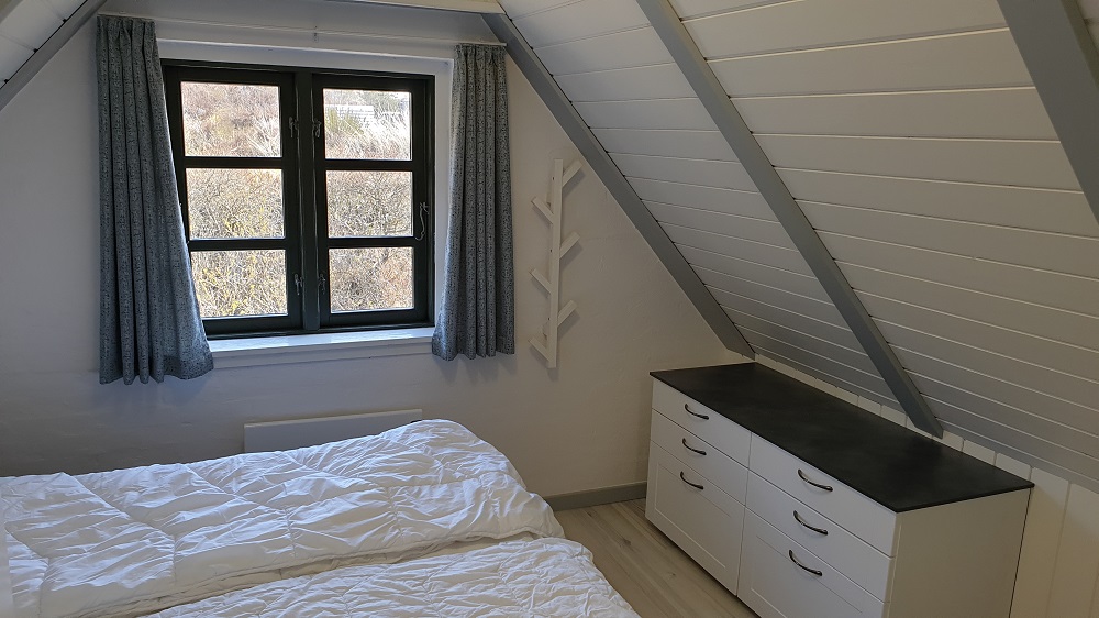Schlafzimmer oben Doppelbett Grösse 140x200 CM